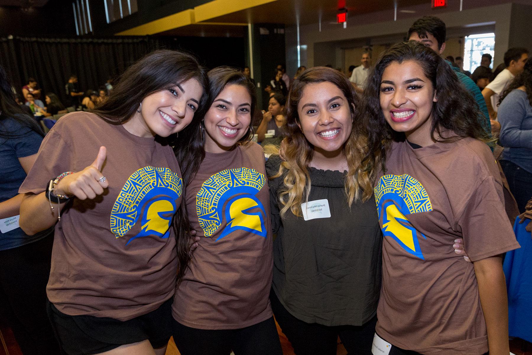 菠菜网lol正规平台 students at the Chicanx/Latinx Fall Welcome.